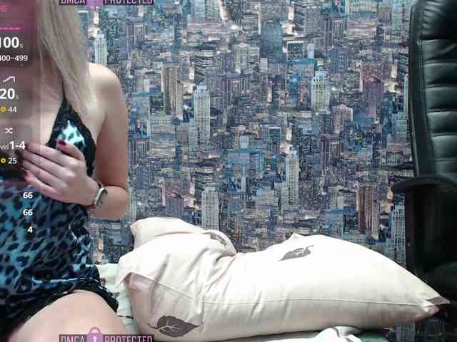 SweetBlondy webcam