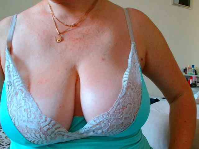 rosewind8 Live Webcam on BongaCams