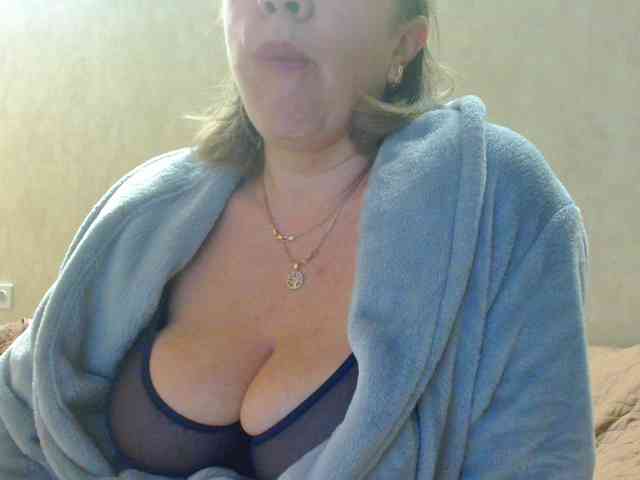 rosewind8 Live Webcam on BongaCams