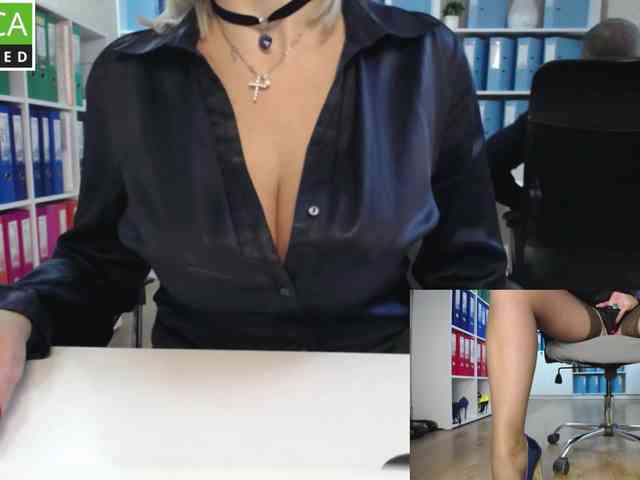 passionate_blonde webcam