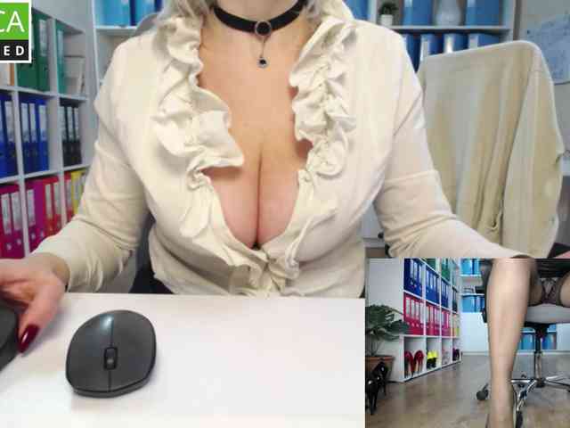 passionate_blonde webcam