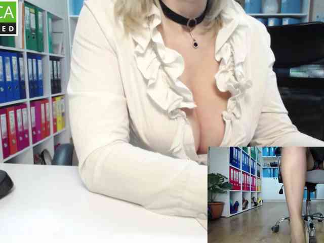 passionate_blonde webcam