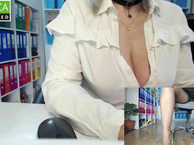 passionate_blonde webcam