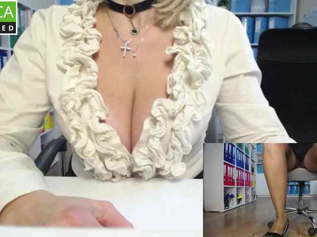 passionate_blonde webcam