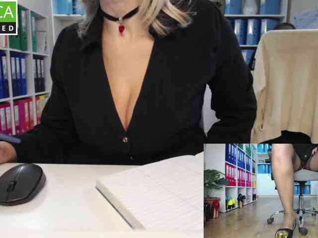 passionate_blonde webcam