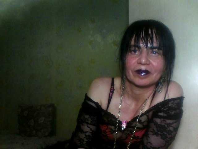 Josephinna's BongaCams show and profile