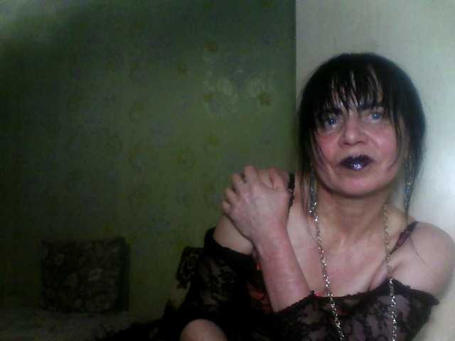 Josephinna's BongaCams show and profile