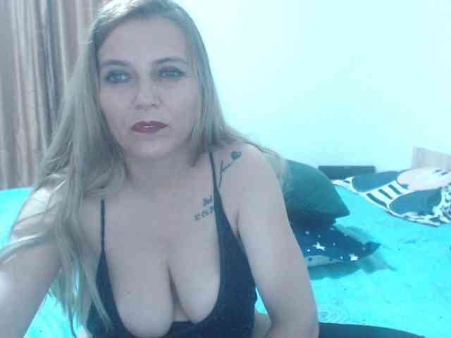 moniqdiamond Live Webcam on BongaCams