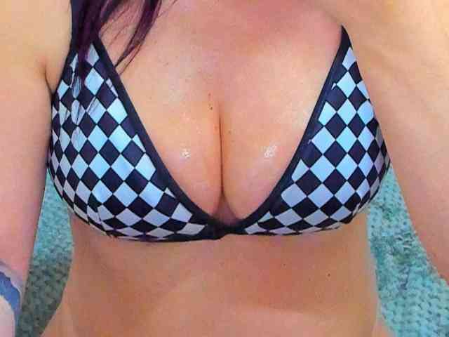 LauraSinFull webcam