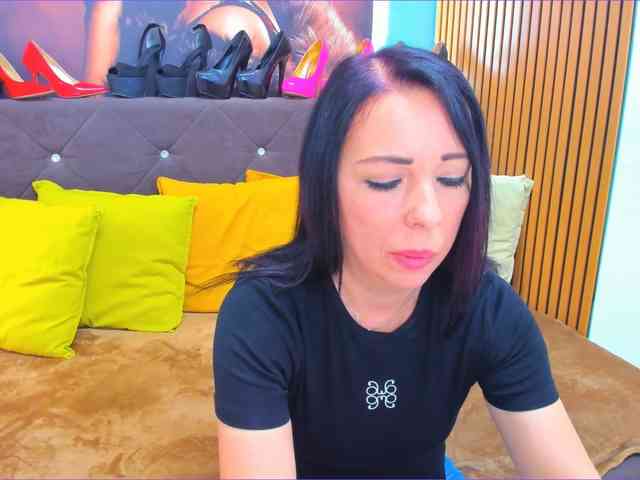 LauraSinFull webcam
