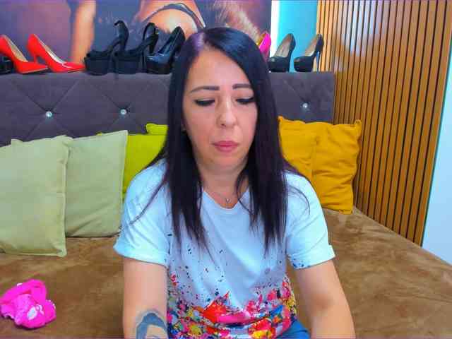 LauraSinFull webcam