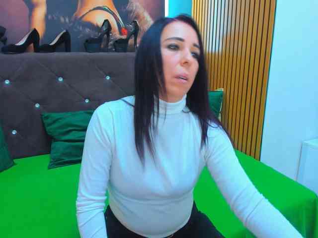 LauraSinFull webcam