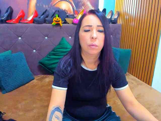 LauraSinFull webcam