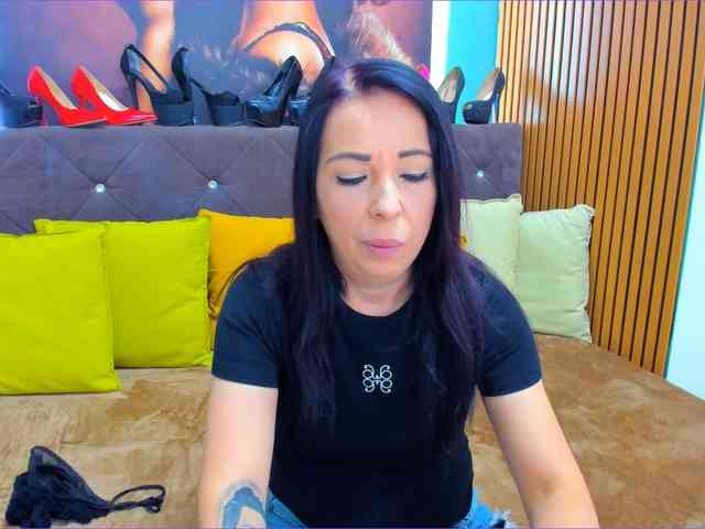 LauraSinFull webcam