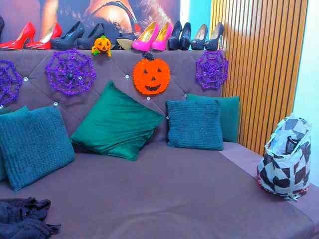 LauraSinFull webcam