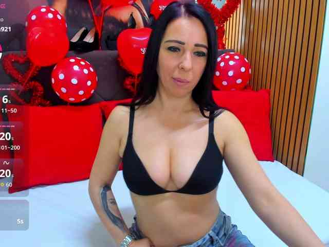 LauraSinFull webcam