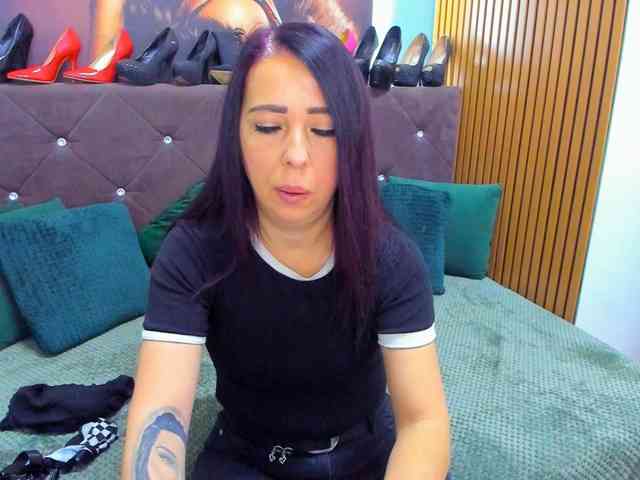 LauraSinFull webcam