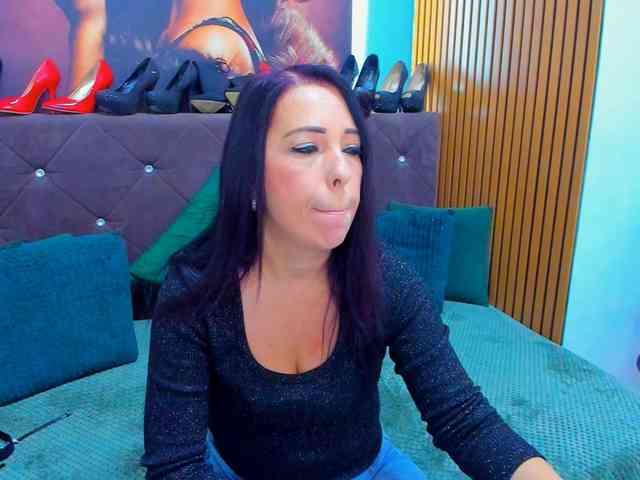 LauraSinFull webcam