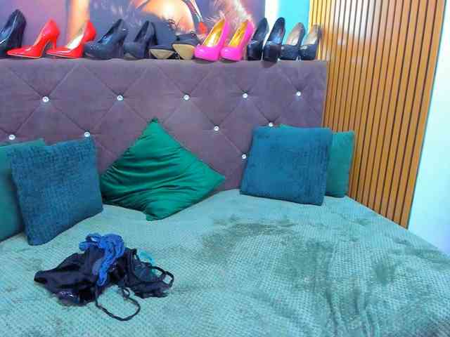 LauraSinFull webcam