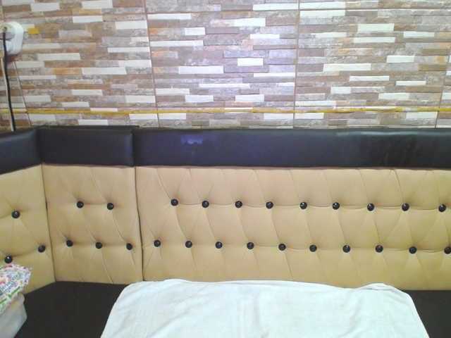 Yanisa28's BongaCams show and profile