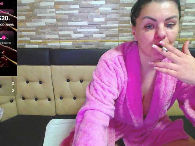 Yanisa28's BongaCams show and profile