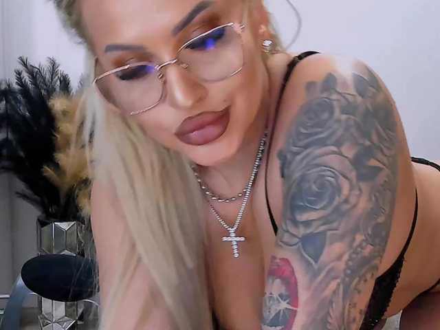 lovelyblondyx
