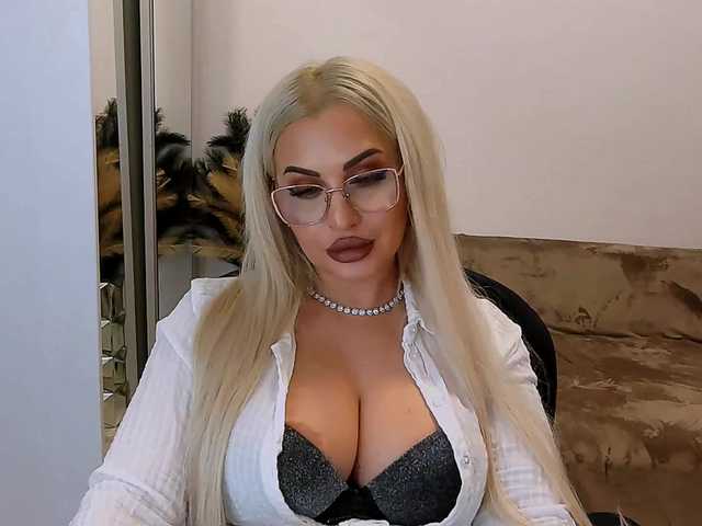 lovelyblondyx's BongaCams show and profile