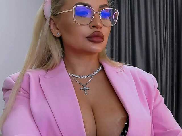 lovelyblondyx live cam