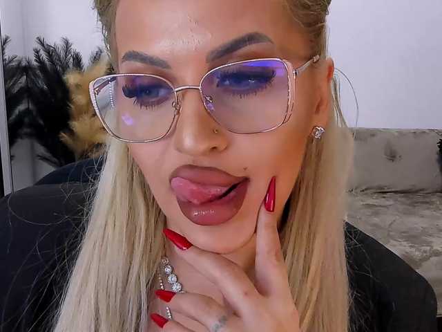 lovelyblondyx online