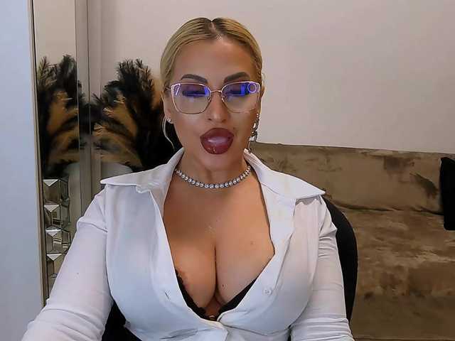 lovelyblondyx live sex show