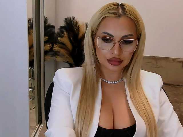 lovelyblondyx's BongaCams show and profile