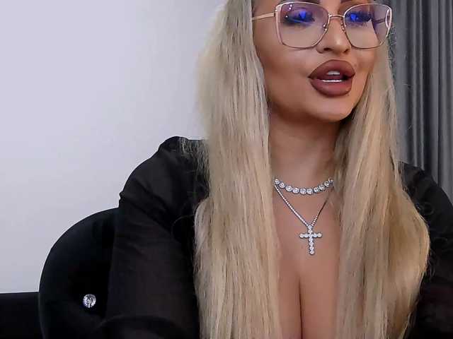 lovelyblondyx