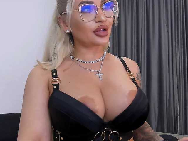 lovelyblondyx's BongaCams show and profile