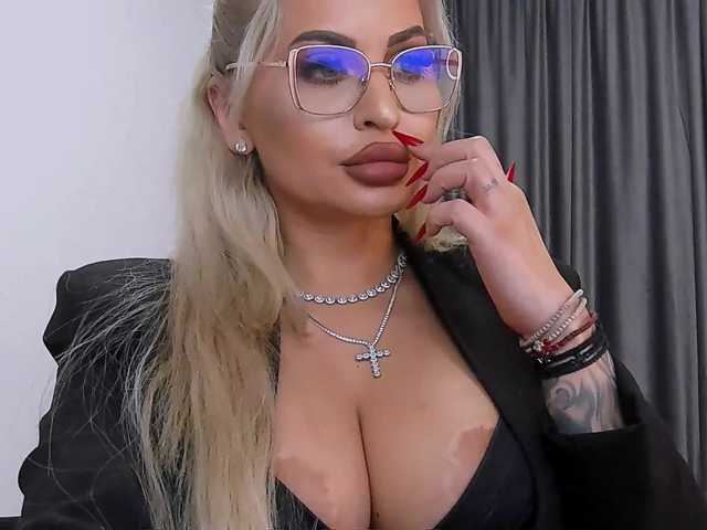 lovelyblondyx's BongaCams show and profile