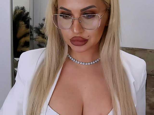 lovelyblondyx online