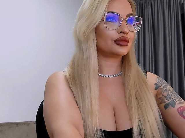 lovelyblondyx live sex show