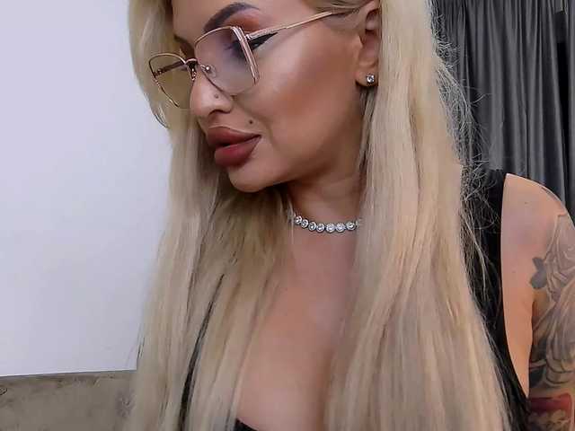 lovelyblondyx's BongaCams show and profile