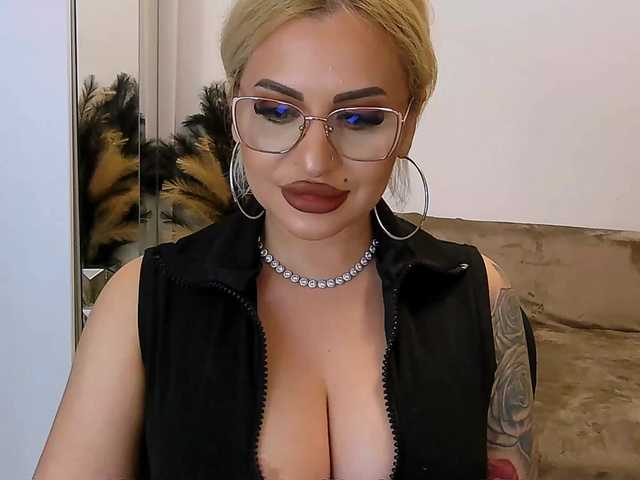 lovelyblondyx's BongaCams show and profile