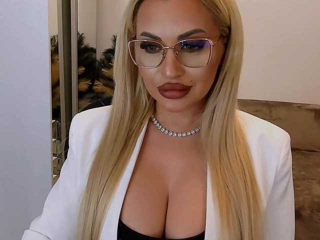 lovelyblondyx live sex show