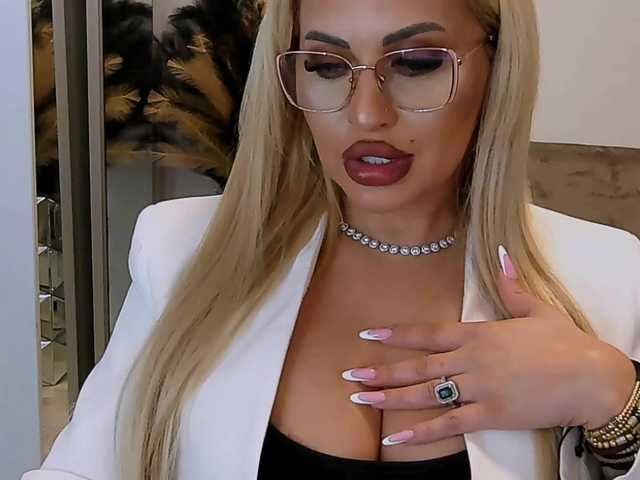 lovelyblondyx's BongaCams show and profile