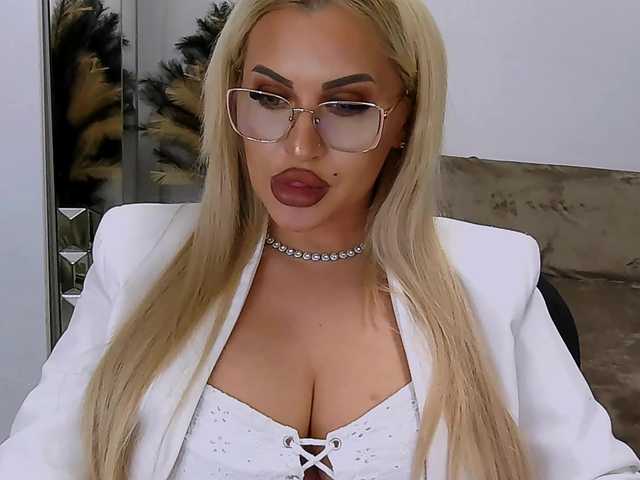 lovelyblondyx's BongaCams show and profile