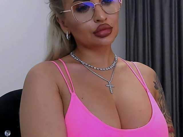 lovelyblondyx's BongaCams show and profile