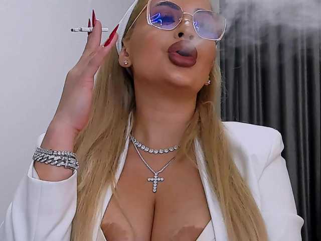 lovelyblondyx live sex