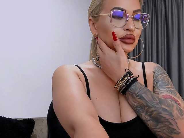 lovelyblondyx live sex