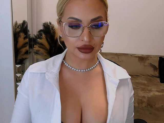 lovelyblondyx's BongaCams show and profile