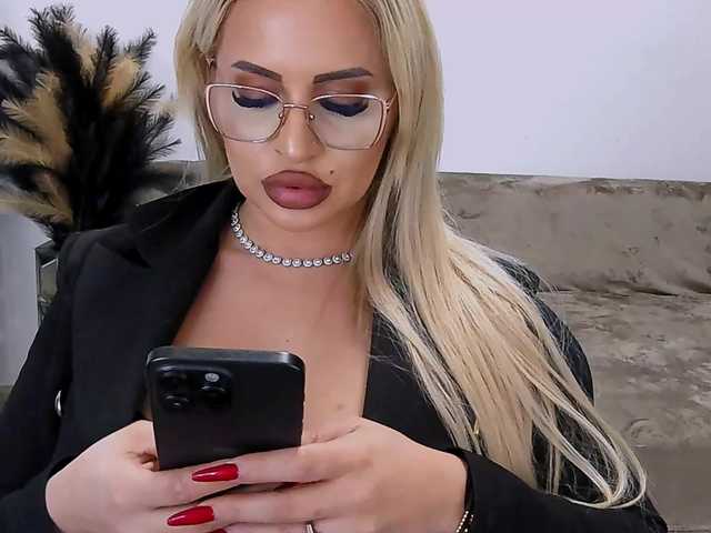 lovelyblondyx live sex show