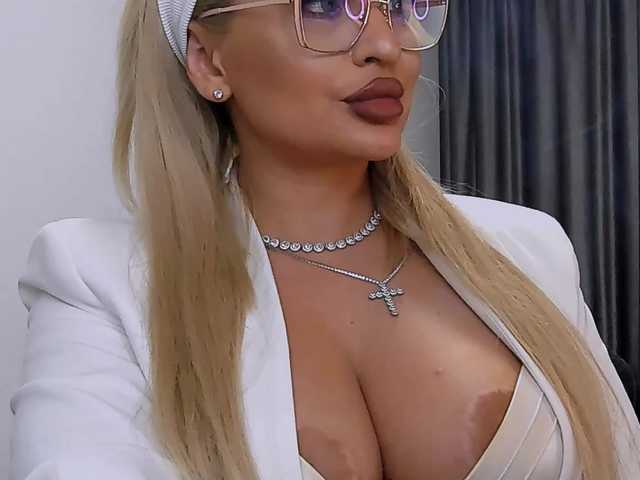 lovelyblondyx's BongaCams show and profile