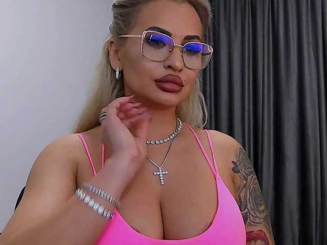 lovelyblondyx's BongaCams show and profile