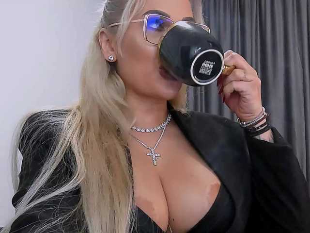 lovelyblondyx's BongaCams show and profile