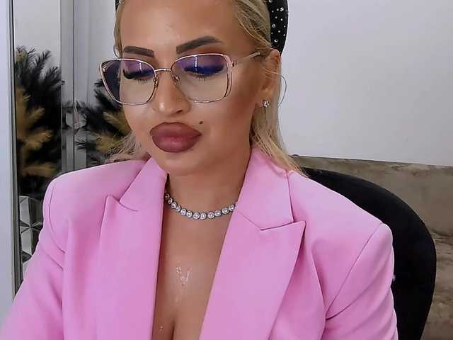 lovelyblondyx's BongaCams show and profile